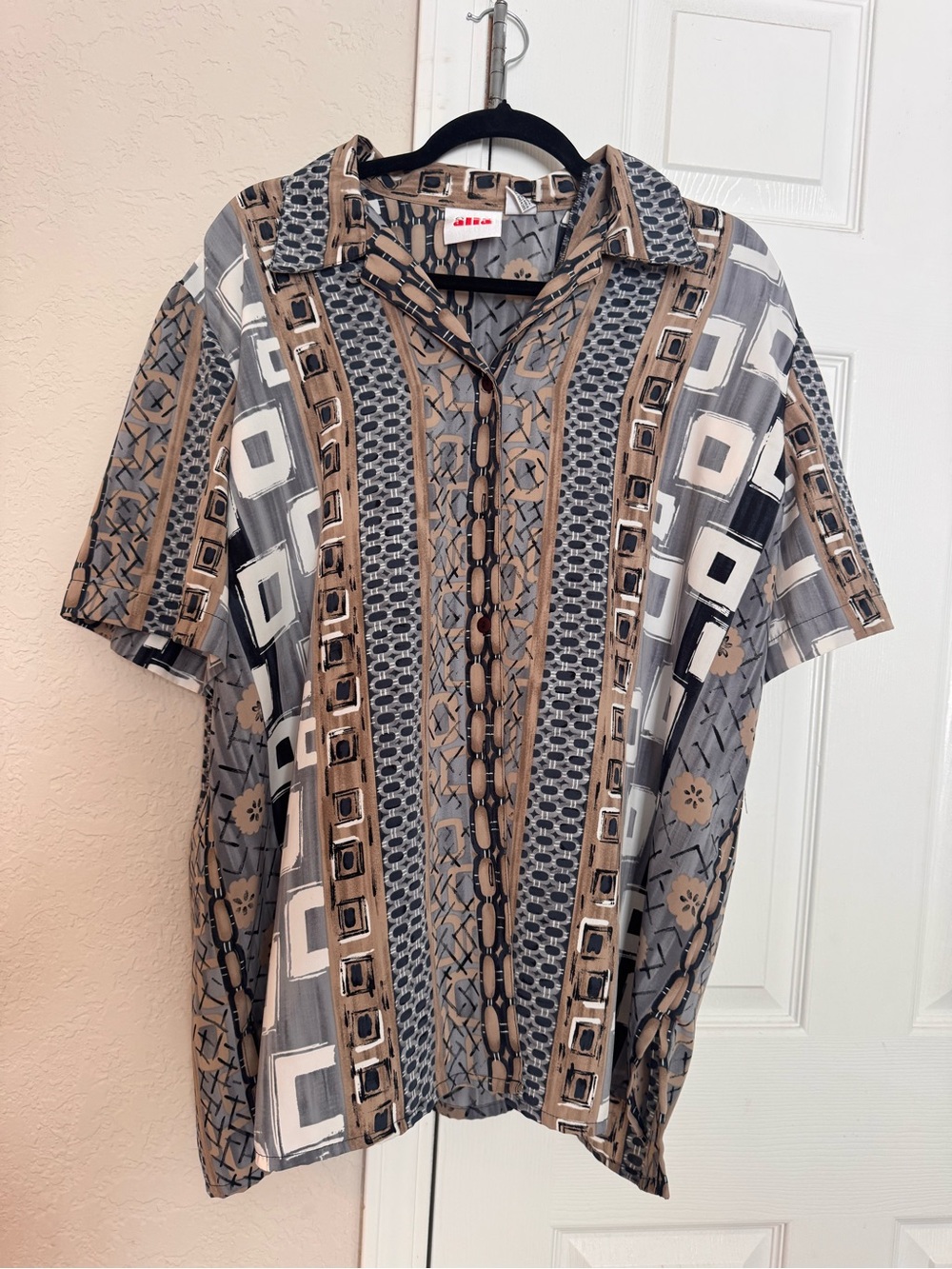 Alia Women’s Geometric Short Sleeve Button-Up Shirt in Gray and Brown Pattern